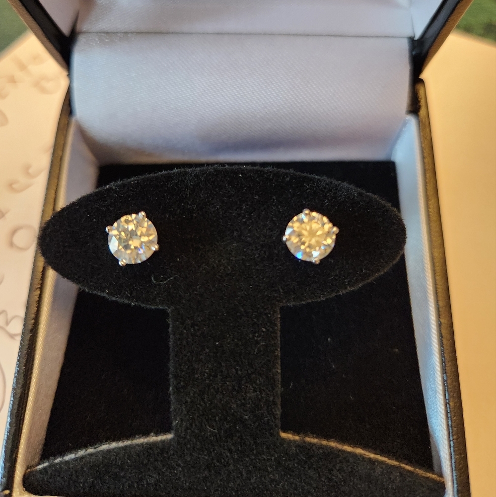 MOISSANITE WHITE LAB GROWN PEIRCED EARINGS